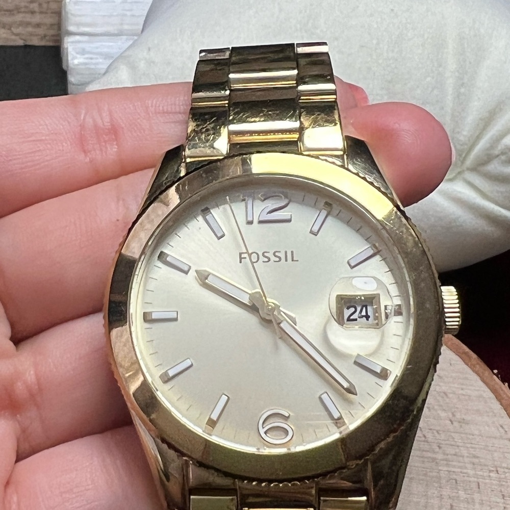 FOSSIL Gold Tone Watch ✨ - Picture 10 of 15